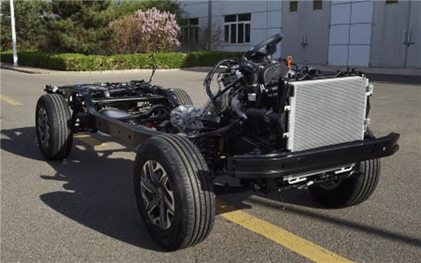 坦克300坐不住了 全新一代北京BJ40曝光 你會(huì)選誰(shuí)？