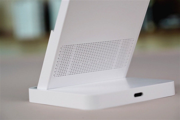 小米13 Pro絕配！小米50W立式風冷無線充Pro圖賞