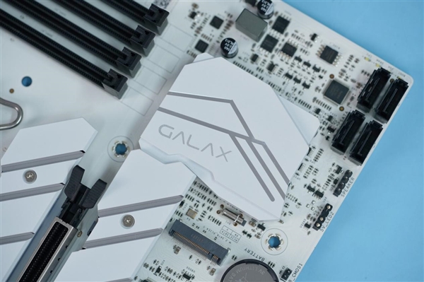 支持DDR5+3個M.2 SSD！影馳B760金屬大師主板D5 Wi-Fi白金版圖賞