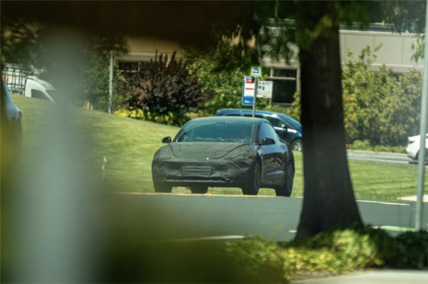 20萬級新王者！新款特斯拉Model 3實(shí)車現(xiàn)身：屏幕換擋、純視覺自動駕駛