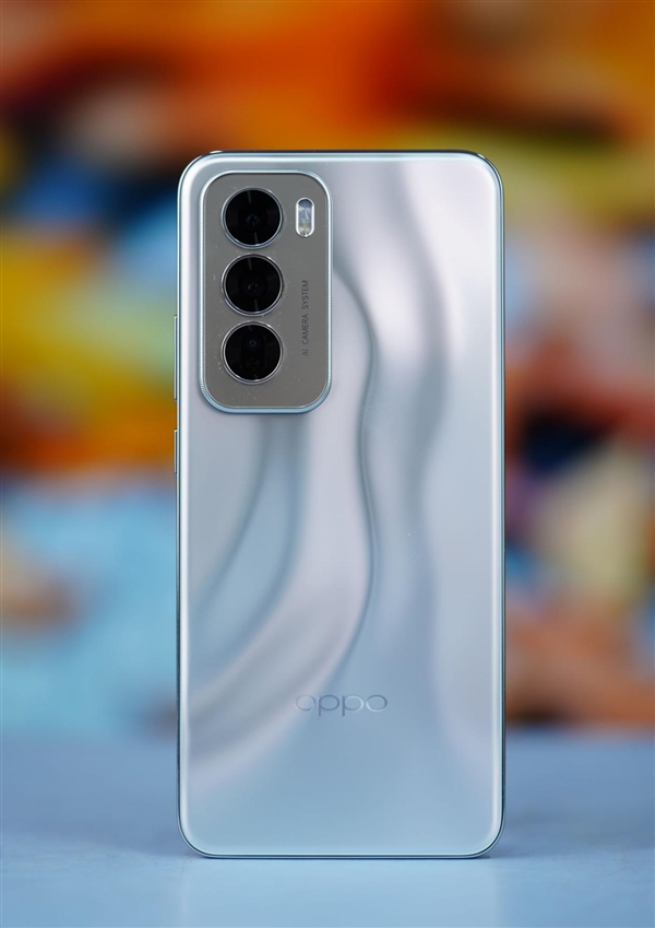 液態(tài)金屬般質(zhì)感！OPPO Reno12圖賞