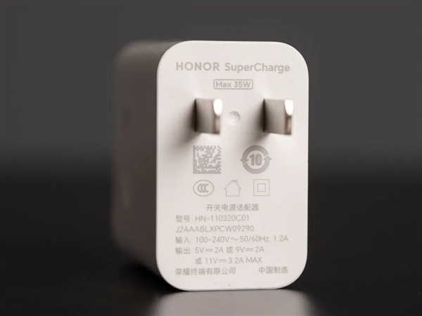 榮耀賣了1000萬臺(tái)的千元機(jī)：是不是因?yàn)殚L(zhǎng)得像華為