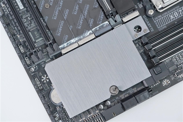 AI自動超頻！技嘉X870E AORUS MASTER超級雕主板圖賞