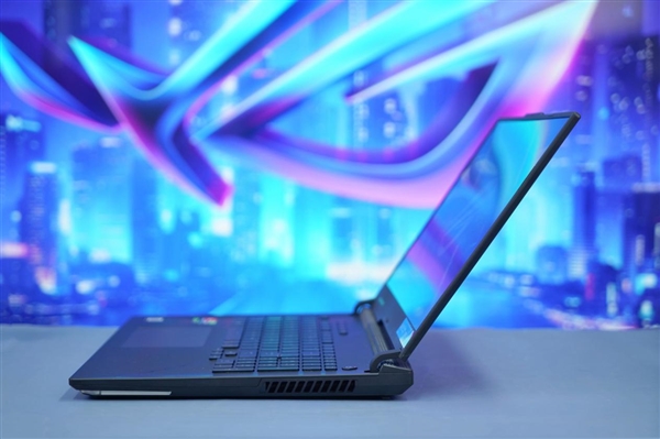 R9 7945HX3D+RTX 4090加持！ROG魔霸7 Plus超能版游戲本圖賞