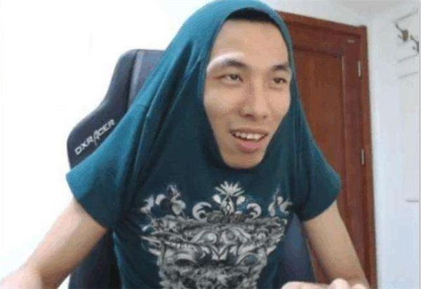 抖音小主播的捷徑 可能是和這個(gè)中年男人連麥PK