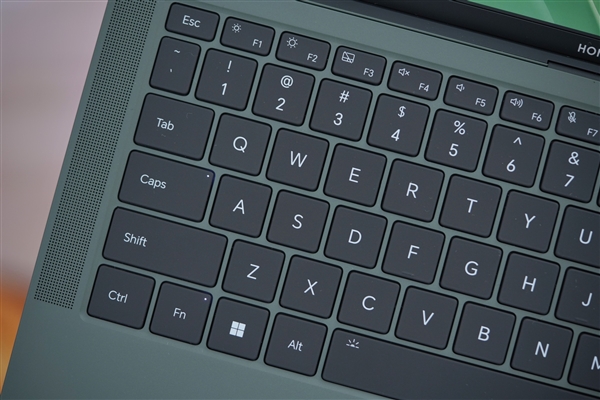 全球首發(fā)磁吸攝像頭！榮耀MagicBook Art 14圖賞