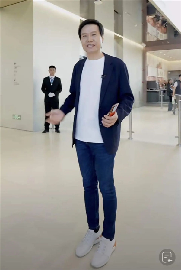 1.9億點贊！雷軍直播兩小時：連線魏建軍 點評馬斯克 回應一切