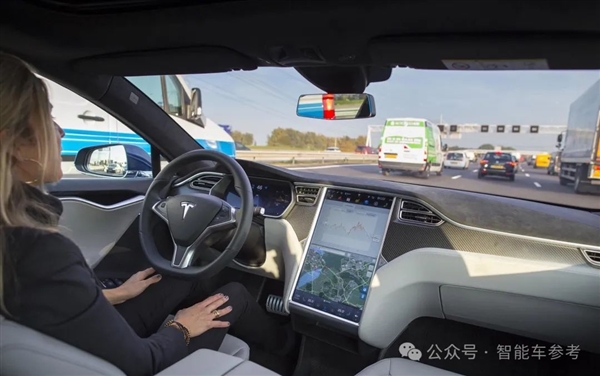 5年特斯拉老車推送最新端到端 網(wǎng)友：極氪你看看人家