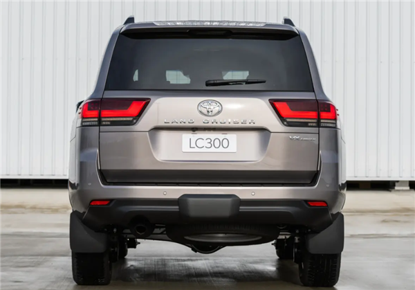 硬派越野“大哥大”回來(lái)了 全新豐田蘭德酷路澤VX正式亮相