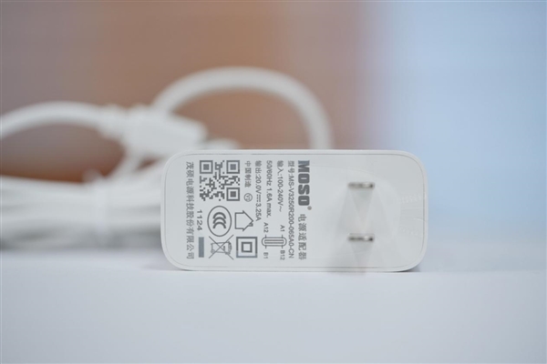 一體式云臺(tái)設(shè)計(jì) 各角度隨意投！當(dāng)貝Smart 1圖賞