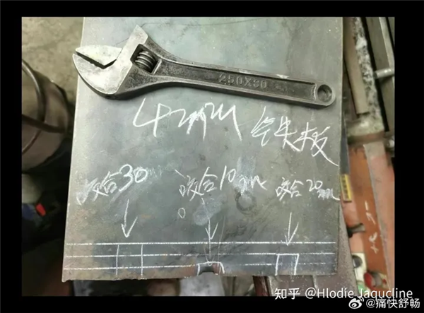 比亞迪方程豹的底盤件能用鉗子掰裂 真有這么離譜么