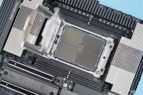 36相極致供電！華碩Pro WS TRX50-SAGE WIFI主板圖賞