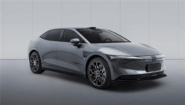 軸距近3米 定位中型轎車：極氪007最新“證件照”曝光