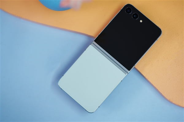 性能最強(qiáng)小折疊屏！三星Galaxy Z Flip5圖賞