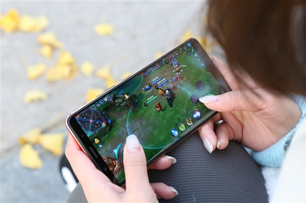 網(wǎng)友反饋“騰訊游戲崩了”：《英雄聯(lián)盟》《穿越火線》多款游戲集體掉線