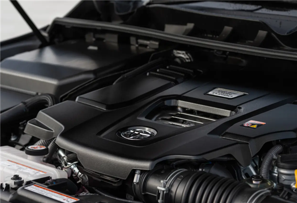 硬派越野“大哥大”回來(lái)了 全新豐田蘭德酷路澤VX正式亮相