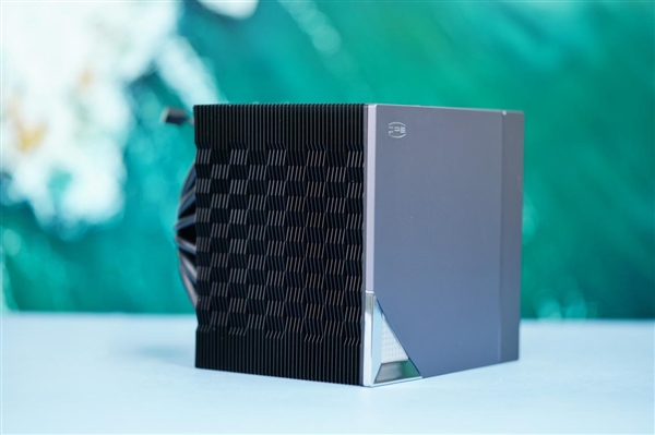 雙塔雙風(fēng)扇8熱管！超頻三泰拉巨風(fēng)RZ820風(fēng)冷散熱器圖賞