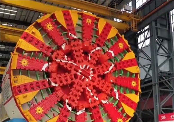 鋼鐵穿山甲！我國(guó)自主研發(fā)盾構(gòu)機(jī)成本降30%：已占全球市場(chǎng)份額近7成