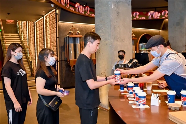 不是所有的咖啡 都能兌茅臺