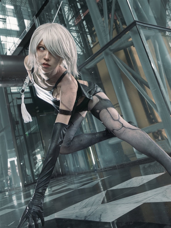 日本美女Cos《尼爾：機械紀元》A2：戰(zhàn)損妝容很棒