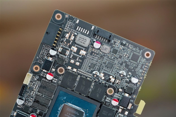 夢幻斑斕！索泰RTX 4070 SUPER X-GAMING OC歐泊白圖賞