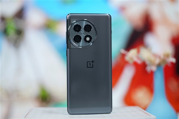 《原神》玩家種草！一加Ace2 Pro原神派蒙主題禮盒圖賞