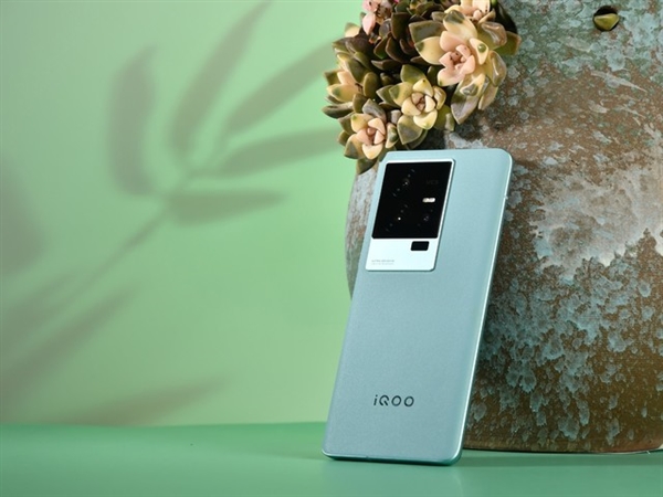 200W充電都堵不住嘴 2023年還有人鼓吹可拆卸電池？