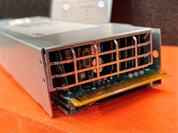 鑫谷展示5500W CRPS電源：轉(zhuǎn)換效率96％ 鈦金標準