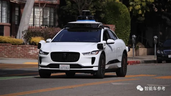 人在做、車在看！