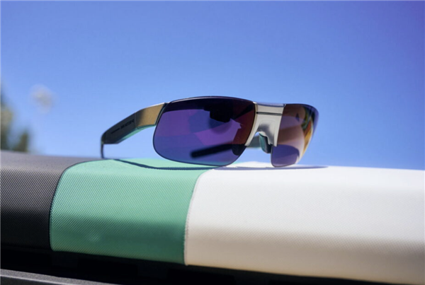 售價5400元 寶馬推出摩托車智能墨鏡：50度高溫也能用