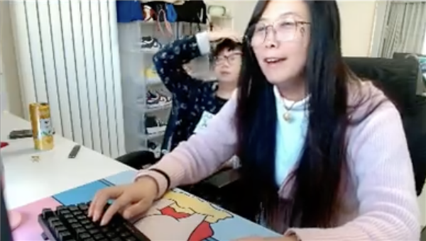 50歲老媽退休后 決定和我一起玩DNF