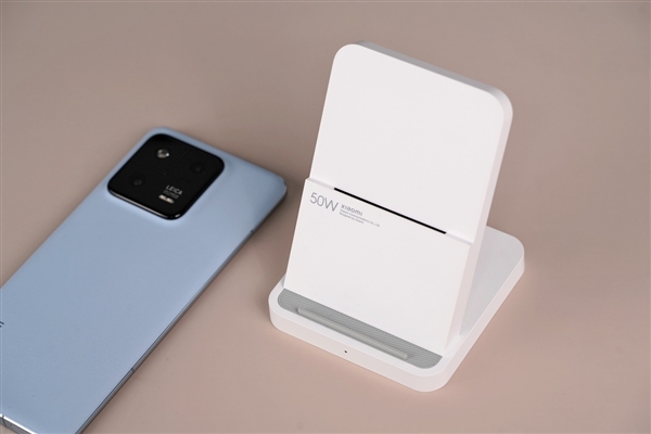 小米13 Pro絕配！小米50W立式風冷無線充Pro圖賞