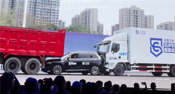 理想L9通過重型卡車前后夾擊碰撞 高管：看起來震撼、難度非常小
