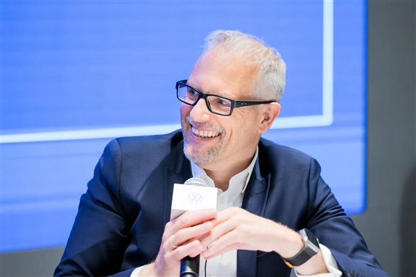 十問(wèn)大眾汽車(chē)CEO：新合資模式、小鵬地平線和中國(guó)競(jìng)爭(zhēng)藍(lán)圖