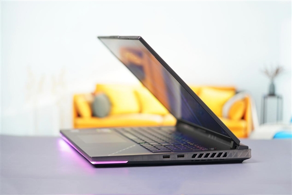 18英寸大屏+RTX 40系顯卡！ROG槍神7 Plus超競版圖賞