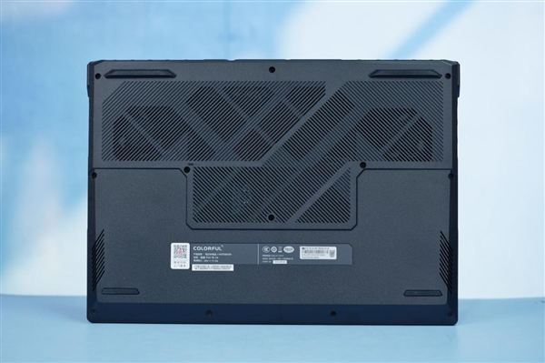 RTX 4070僅7199元！七彩虹隱星P16 TA 24筆記本圖賞