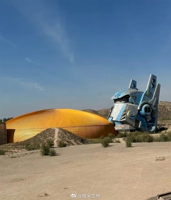 蘭州現(xiàn)巨型孕肚擎天柱造型：系在建影視城、肚子是星空館