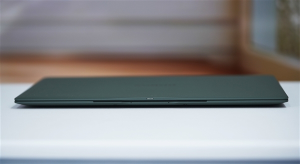 全球首發(fā)磁吸攝像頭！榮耀MagicBook Art 14圖賞