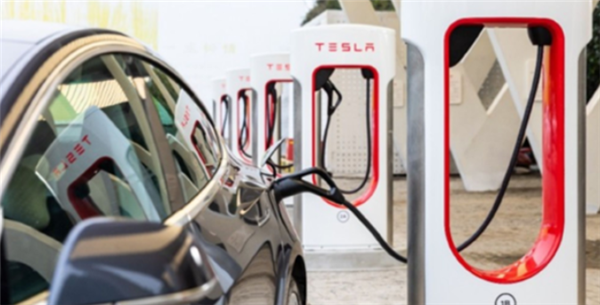 BBA老大入伙！奔馳：將采用特斯拉充電標準