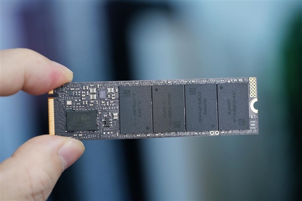 疾速6300MB/s！佰維NV7200固態(tài)硬盤(pán)圖賞