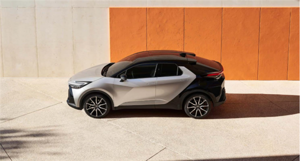 這內(nèi)飾誰還敢說不行？全新豐田C-HR官圖正式發(fā)布 