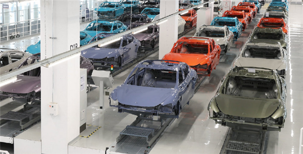 C級純電動轎車冠軍！小米SU7獲2024中國汽車低碳領(lǐng)跑者車型