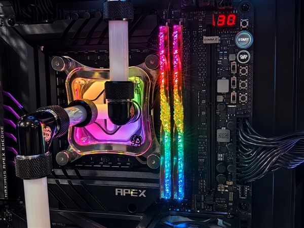 芝奇首秀新一代皇家戟DDR5內(nèi)存：華麗麗飆上9000MHz