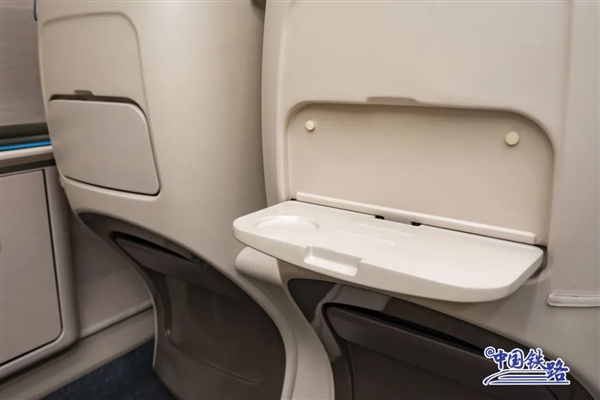 復(fù)興號升級版今日投運(yùn)！官方內(nèi)部大揭秘：首次增加“優(yōu)選一等座”