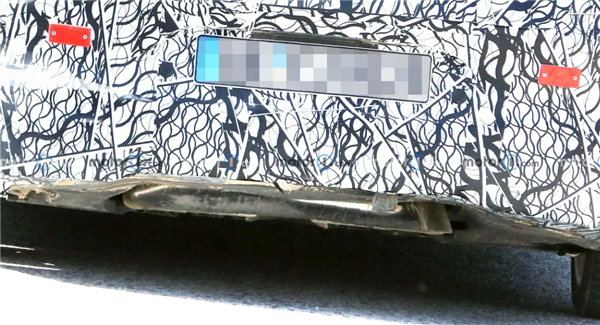 吉利奔馳再次合作 全新一代CLA諜照曝光 或?qū)⒉捎美咨耠娀? h=