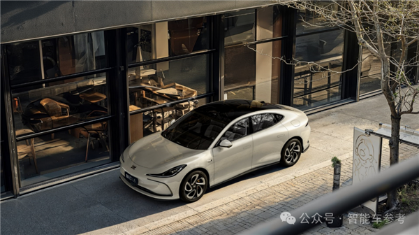 終結(jié)油電之爭！固態(tài)電池哪里好、敢跟燃油車比續(xù)航