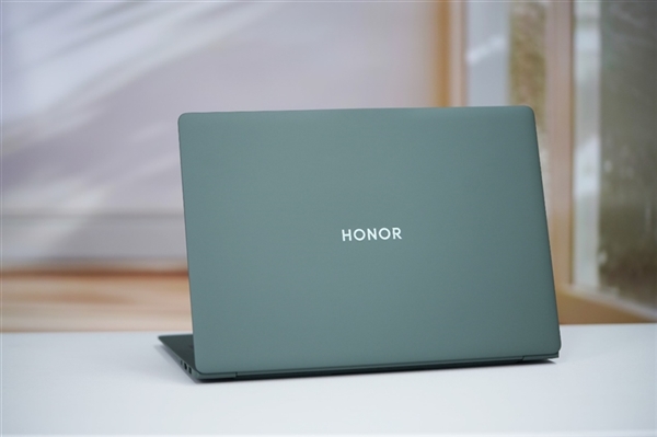 萬(wàn)元內(nèi)最值得買(mǎi)的筆記本！榮耀MagicBook Art 14正式首銷：比蘋(píng)果更輕薄