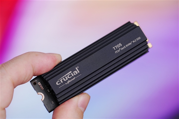 狂飆14500MB/s！英睿達(dá)T705 PCIe 5.0 SSD圖賞