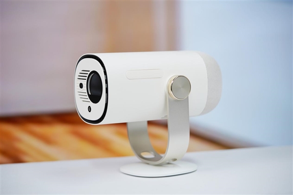 一體式云臺(tái)設(shè)計(jì) 各角度隨意投！當(dāng)貝Smart 1圖賞