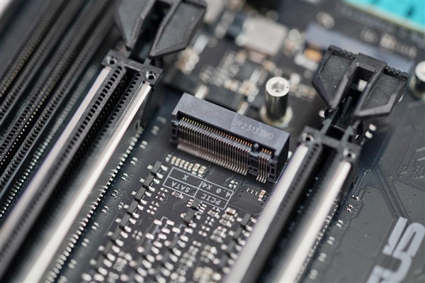 36相極致供電！華碩Pro WS TRX50-SAGE WIFI主板圖賞